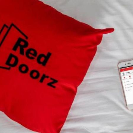 Reddoorz Plus Near Mall Slipi Jaya Джакарта Екстериор снимка