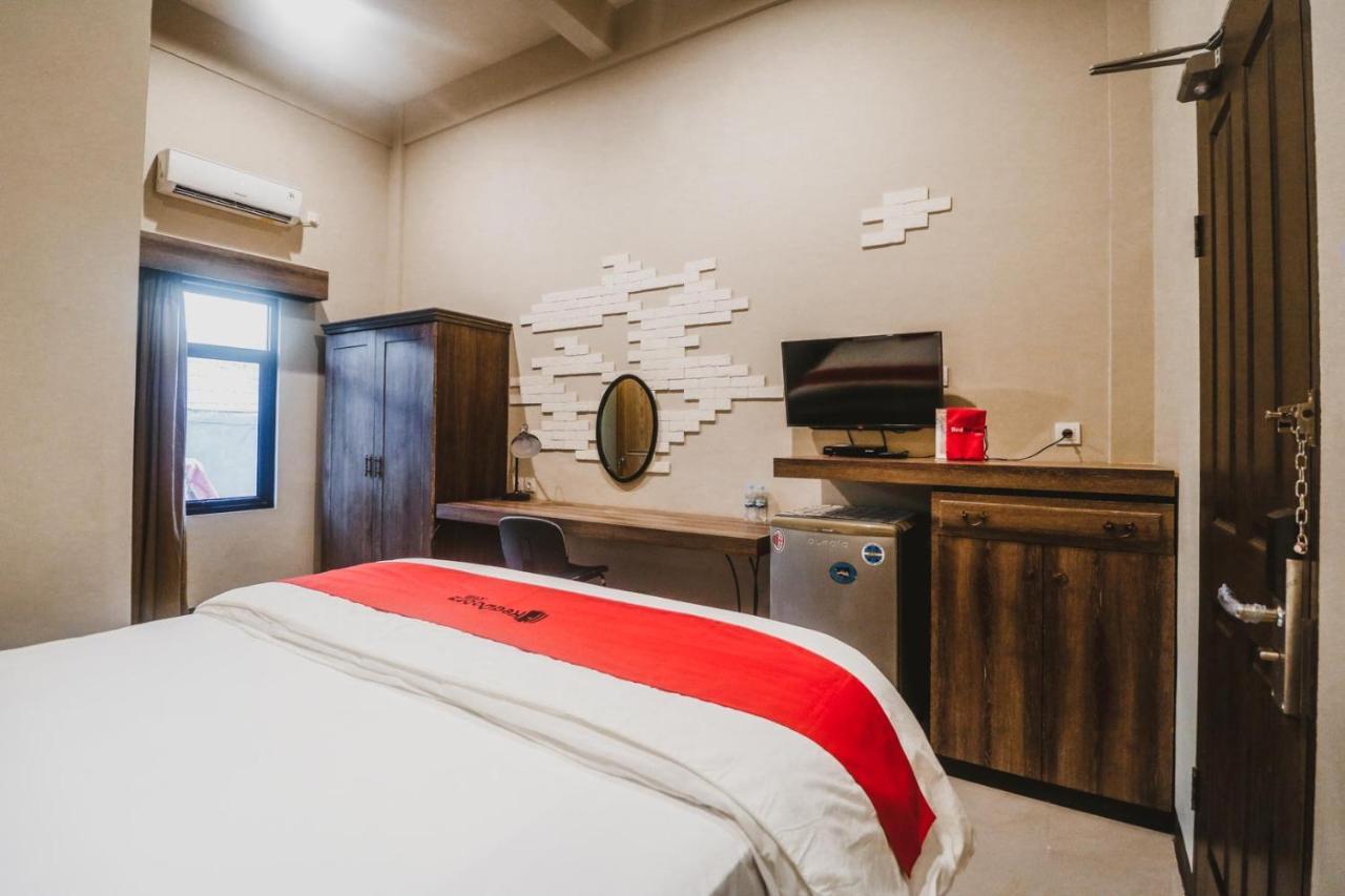 Reddoorz Plus Near Mall Slipi Jaya Джакарта Екстериор снимка